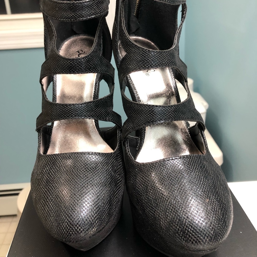 Black platforms - Picture 2 of 2